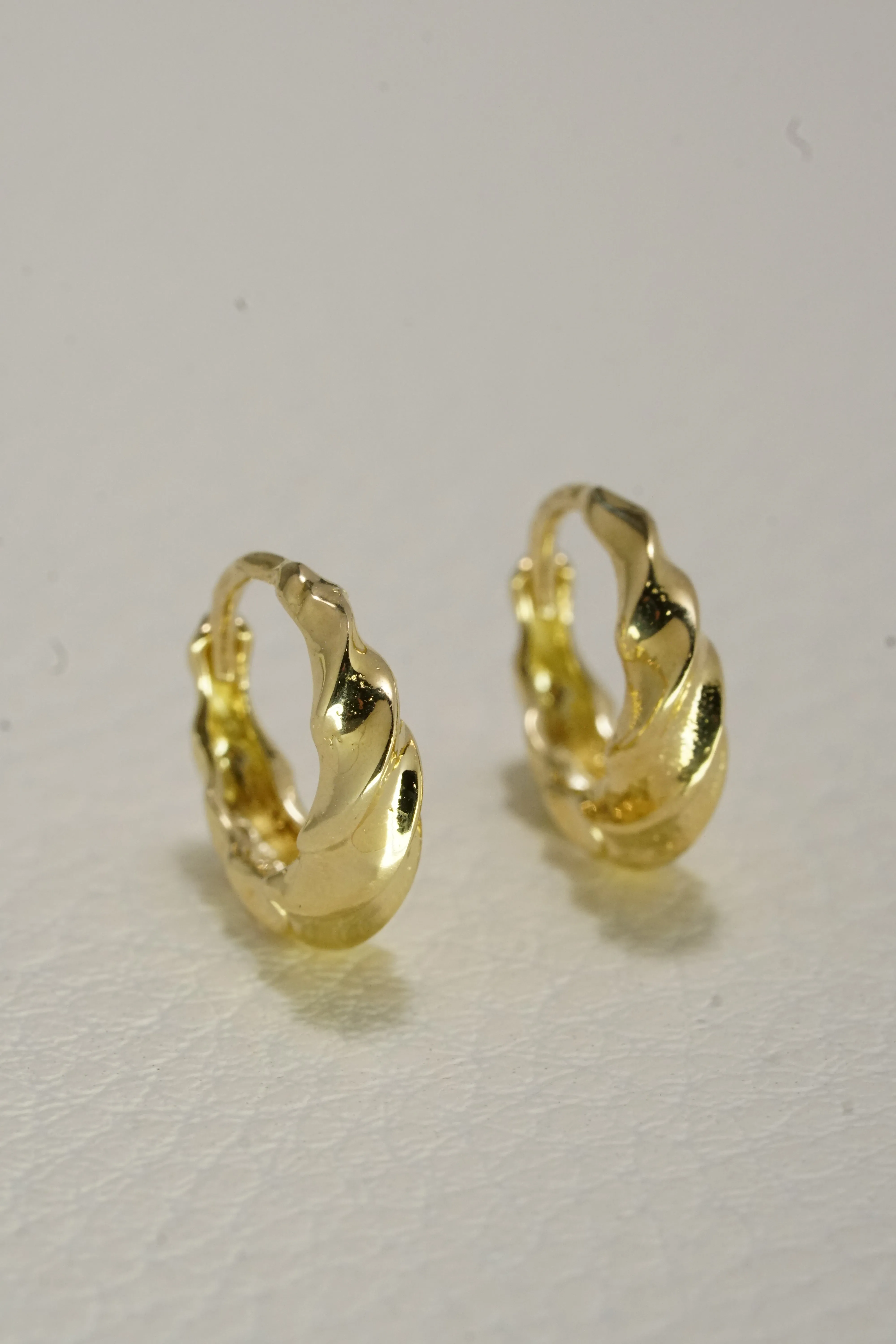 14K Solid Gold Twisted Baguette One Touch Hoop Earring